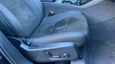 Volvo XC40 2.0 B4P Plus Black Edition 5dr Auto Petrol Estate